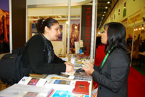 Peribacası Dergisi EMITT Fuarı’nda ücretsiz kitap dağıttı