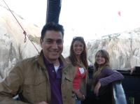 Travel Atelier ortaklarından Murat Özgüç, Eva LaRue ve kızı Kaya ile.