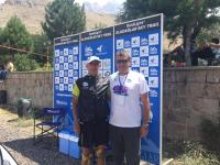 Yarış birincisi Davood Shirkhani ve yarış direktörü Aydın Ayhan Güney